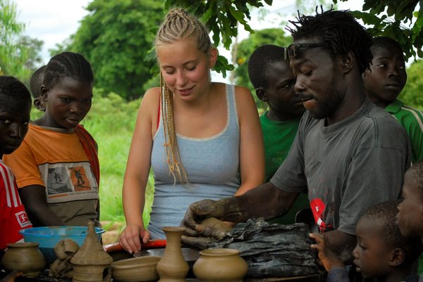 Quels exercices de rééducation sont recommandés pour les patients après une prothèse de hanche ?
